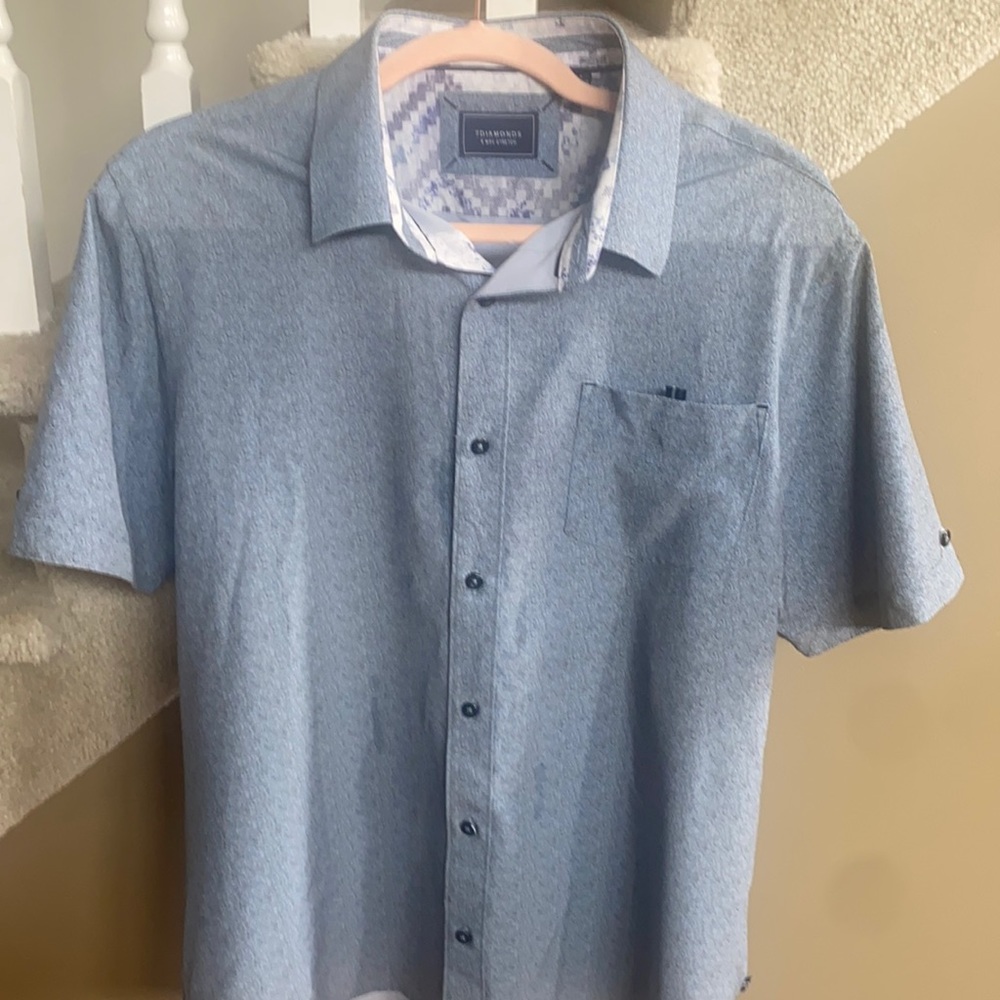 7 Diamonds 4 way stretch Men’s LG Short sleeve button up like new